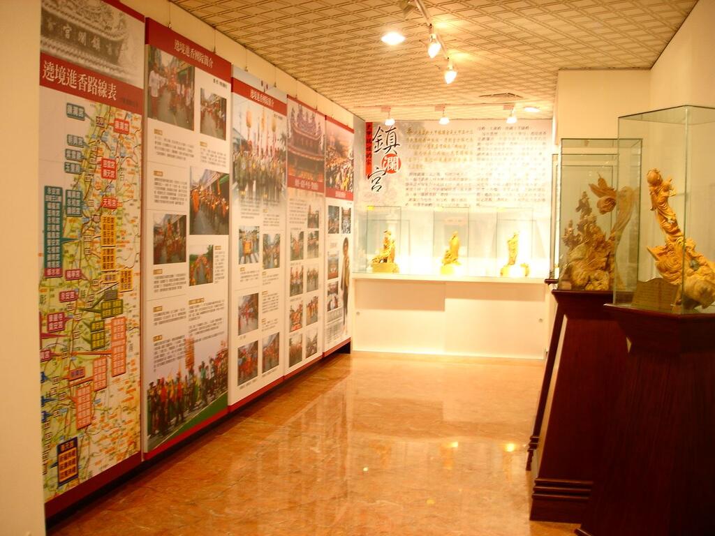 台中海線景點大甲三寶文化館裕珍馨光明旗艦店